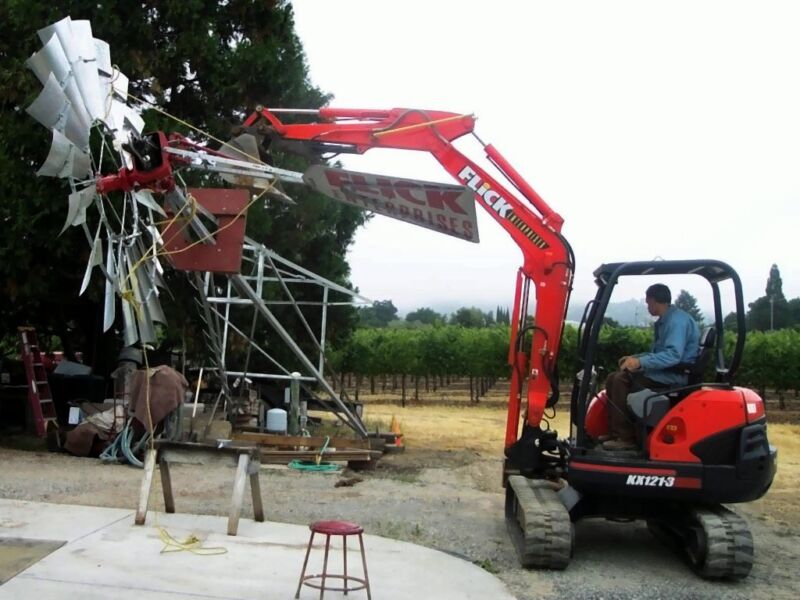 Lifting windmill with excavator