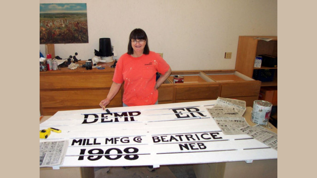 Lettering a windmill tail